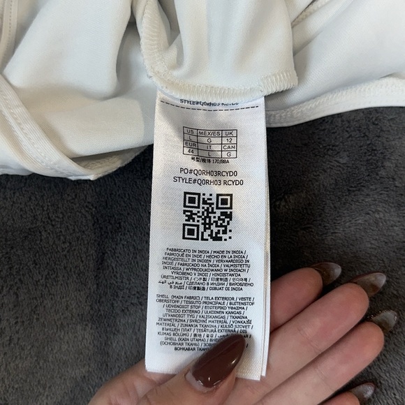 GUESS Off the Shoulder V-neck Bodysuit - Picture 12 of 13